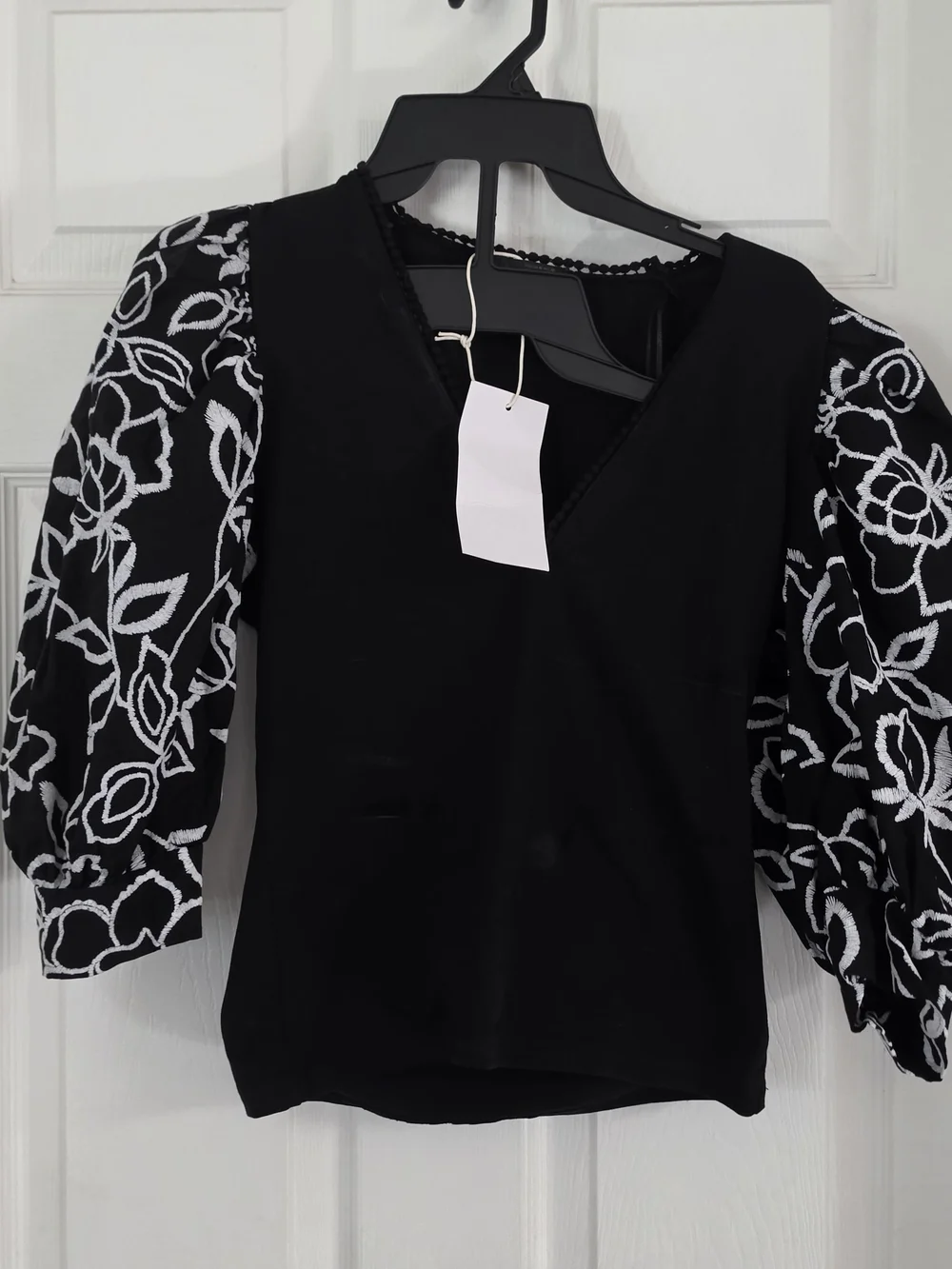 ZARA BRAND SZ MED Tshirt Top with Patterned Puff Sleeves NWT